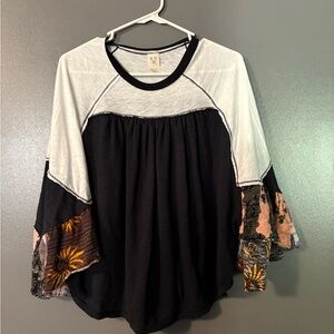 We The Free Women’s Black and White Blouse with Floral Flared Sleeves SZ: SMALL